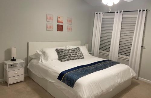 Greensboro Casa | Executive & Luxury 2-bedroom Townhouse with Pool