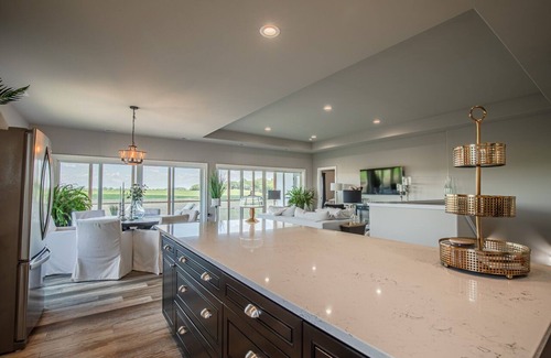 Waunakee Villa | Executive Modern Farmhouse 7 hab 4 baños en entorno rural WI cerca de Madison!