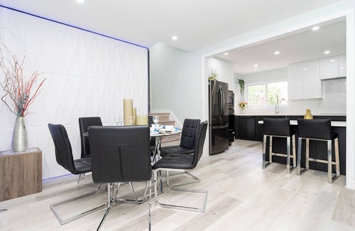 Brampton Casa | Executive Modern Home with Backyard Oasis close to the Airport