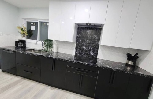 Brampton Casa | Executive Modern Home with Backyard Oasis close to the Airport