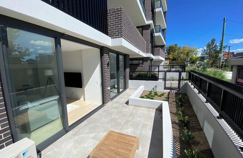 Engadine Apartamento | Executive Oasis | Chic 1BR + Courtyard Retreat