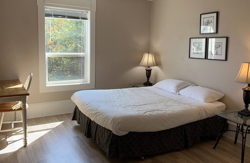 Ladysmith Casa | Executive ocean view, pet freindly lower suite