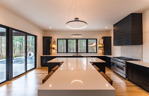 South Bend Casa | Executive Rental- Near Notre Dame, shopping, restaurants.