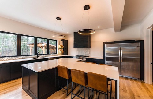 South Bend Casa | Executive Rental- Near Notre Dame, shopping, restaurants.