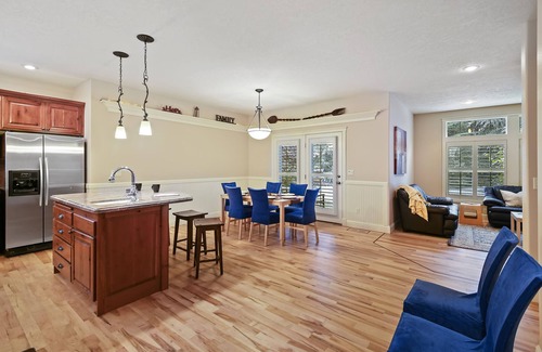 Eagle Casa | Executive residence in Eagle, Idaho! Perfect for family gatherings!