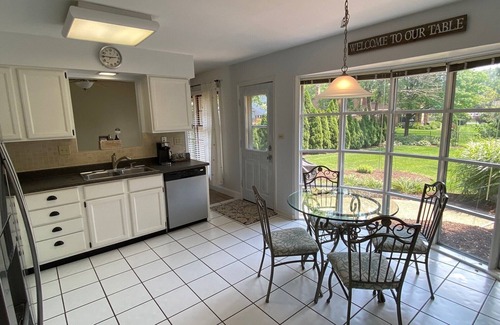 Naperville Casa | Executive Residence Corporate Corridor minutes from Naperville downtown