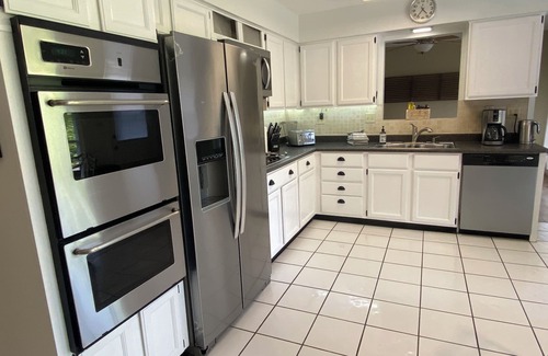 Naperville Casa | Executive Residence Corporate Corridor minutes from Naperville downtown