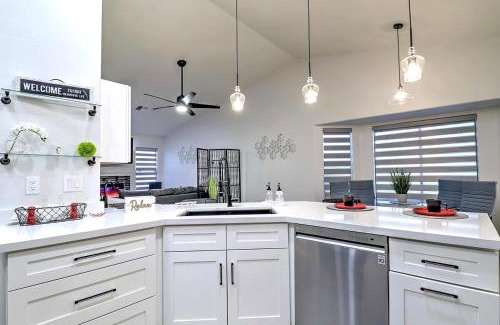 Glendale Casa | Executive Retreat near State Farm Stadium