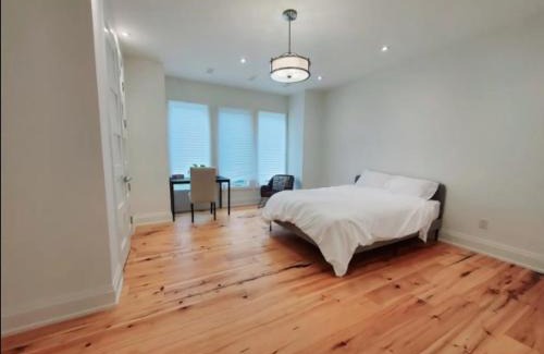 Lawrence Heights Casa | Executive Room in Toronto next to Yorkdale shopping centre