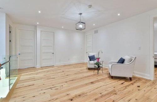 Lawrence Heights Casa | Executive Room in Toronto next to Yorkdale shopping centre