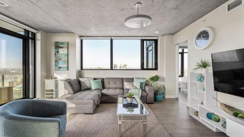 Connaught Casa | Executive Sky LUX - 2 BD 2BA Views Pool Patio & Gym