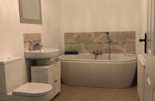 Bury St Edmunds Cabaña | Executive Spacious Log Cabin - Adults Only