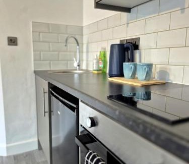 Derby Apartamento | Executive Studio with Luxe Touches & Comfy Bed # 5