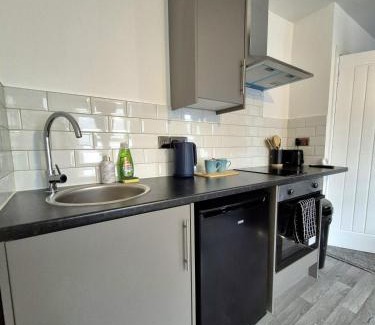 Derby Apartamento | Executive Studio with Luxe Touches & Comfy Bed # 5