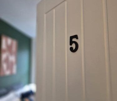 Derby Apartamento | Executive Studio with Luxe Touches & Comfy Bed # 5