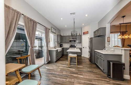 Highland Reserve Casa | Executive-Style Farmhouse Retreat – Furnished & Perfectly Located in Roseville