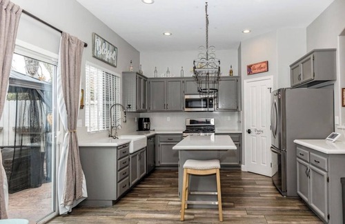 Highland Reserve Casa | Executive-Style Farmhouse Retreat – Furnished & Perfectly Located in Roseville