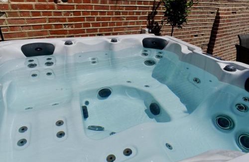 Saffron Walden Apartamento | Executive Suite with Private Hot Tub SkyTV