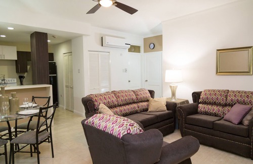 New Kingston Apartamento | Executive Suites at The Bromptons