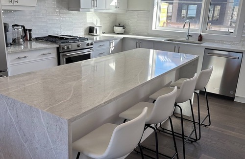 Burlington Casa | Executive Townhouse Burlington, this stylish place conveniently located to shops