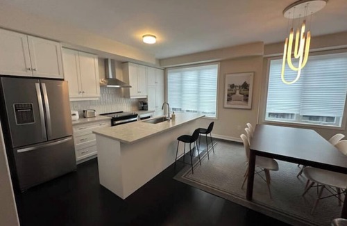 Brampton Casa | Executive Townhouse on a Ravinenn