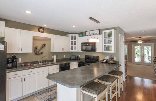 Grand Rivers Condominio | Executive Two Bedroom Pond View Condo