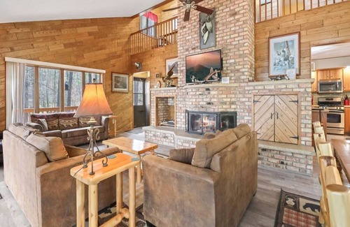 Woodruff Casa | Impresionante casa ejecutiva durante todo el año ~ minutos de senderos de motos de nieve a Minocqua