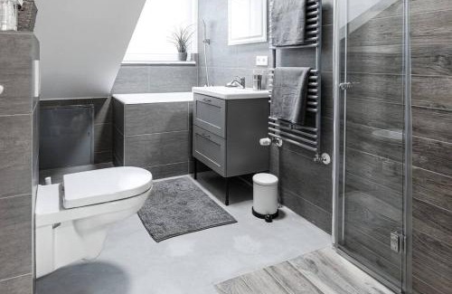 Wollmatingen Apartamento | Exklusive (DG) Neubau-Ferienwohnung mit Fernsicht
