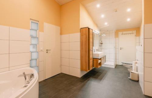 Bayreuth Apartamento | Exklusive große Ferienwohnung für 7 Personen, Parkplatz, Balkon, 3 Schlafzimmer