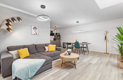 Altstadt-Sued Apartamento | Exklusive Suite - Central - inclusive Sauna - Free Parking - Perfect for 7 Guests - Smart Home