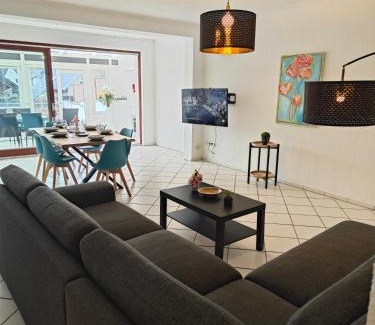 Geilenkirchen Apartamento | Exklusives Apartment in Geilenkirchen für 6 Personen mit Dachterasse und Wintergarten