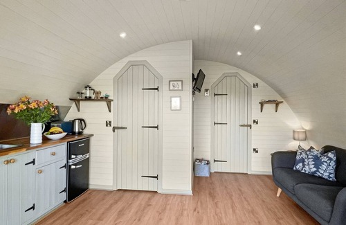 Brayford Cabaña | Exmoor View Log Cabin, nr North Molton