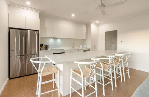 Exmouth Casa | Exmouth Retreat -3x3 on the canal