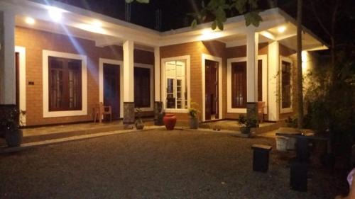 Kathaluwa Hotel | Exodus-Mirissa