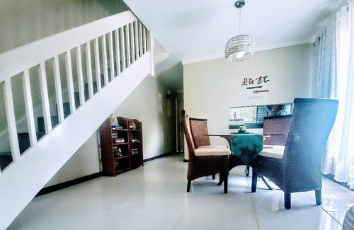 West Gate Hills Casa | Exotic 2 bedroom Westgate Hills