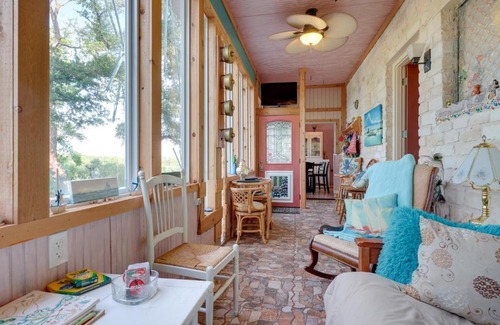 Canyon Lake Casa | Exotic Home with Patio and Grill Walk to Canyon Lake!