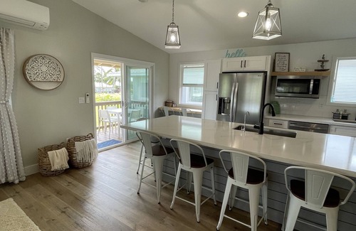 Hauula Casa | Exotic Oceanfront 5 bedroom 3 bathroom house w/AC