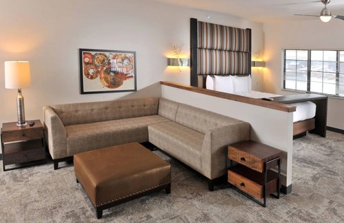 Independence Hotel | Expanded King Cosmo Suite, Balcony w/ Waterfall Views, Stoney Creek