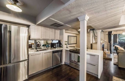 Lower Greenville Condominio | Spacious and bright 2-bed loft w/ Resort Pool