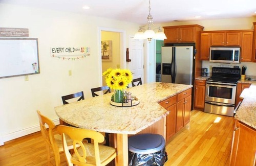 North Pembroke Casa | Expansive 4 bedroom Boston Area