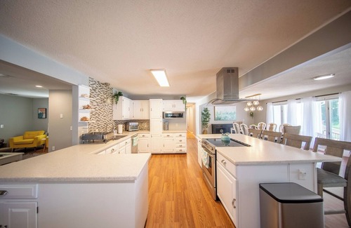 Waterford Casa | Expansive Beautiful Ranch with Pool and hot tub. Close to Beach Sleeps 20+