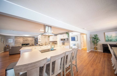 Waterford Casa | Expansive Beautiful Ranch with Pool and hot tub. Close to Beach Sleeps 20+
