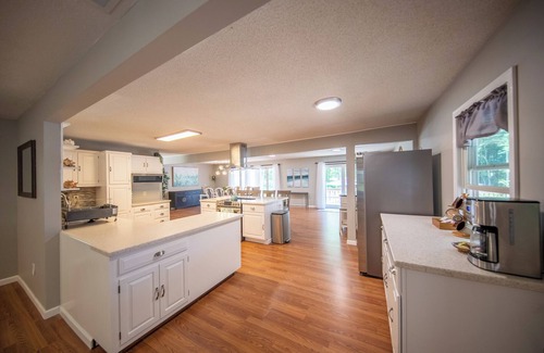 Waterford Casa | Expansive Beautiful Ranch with Pool and hot tub. Close to Beach Sleeps 20+