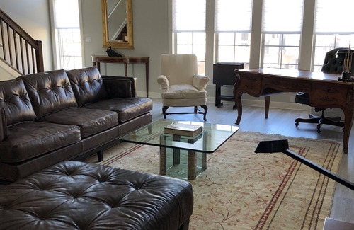Birmingham Condominio | Expansive, Bright Condo with Volume Ceilings. Extra office, conference room.