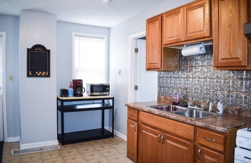 Detroit - Shoreway Casa | Expansive Charm in Every Corner