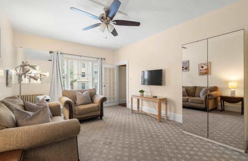 Provincetown Apartamento | Expansive Deck with Waterviews and views of Ptown Monument