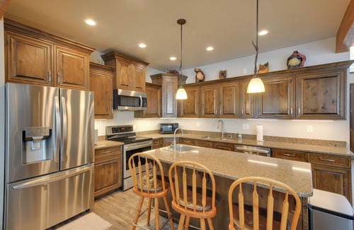Sagle Casa | Expansive Group Lake House w/ Private Hot Tub!