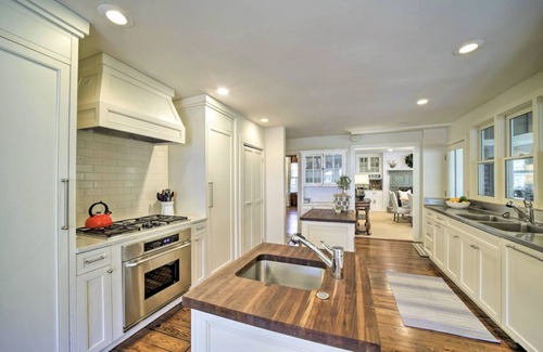 Highlands Casa | Expansive home, Walk to Downtown,Fiber Optic Wi-FI