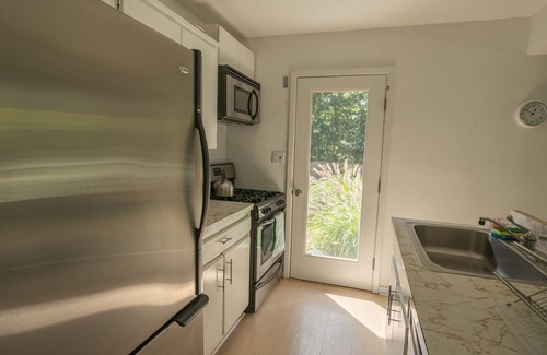 Montauk Casa | Moderna casa de campo de belleza en Montauk, a 10 min. A pie de Ocean Beach, piscina climatizada, patio con sombra de ������rboles