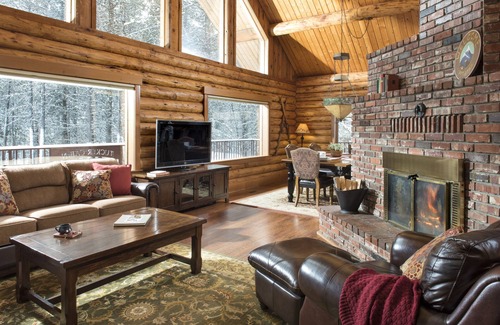 West Glacier Cabina | Expansive Log Home Lodge with Resort Amenities